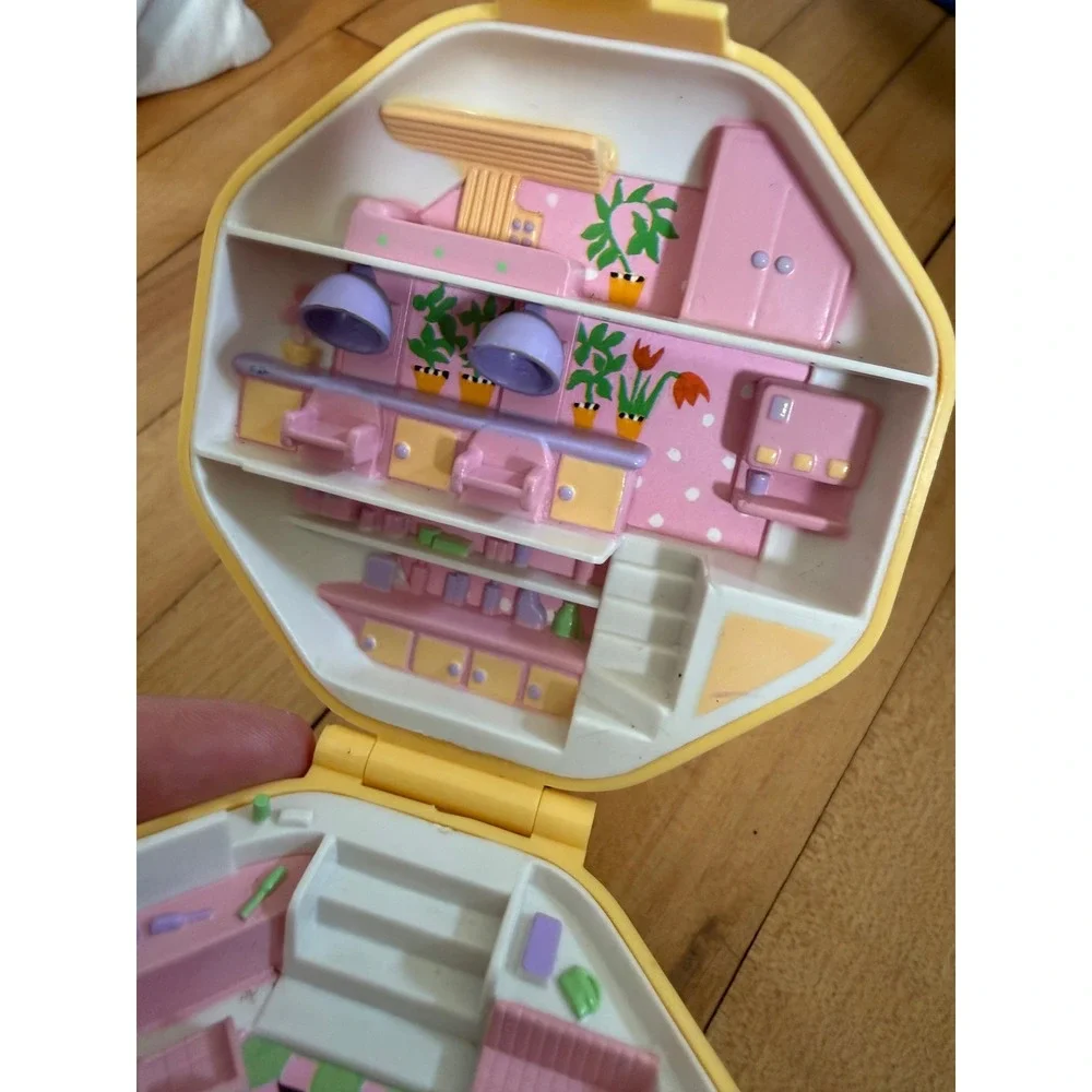 Vintage 1990 Bluebird Polly Pocket Hair Salon Yellow Octagon Compact Playset